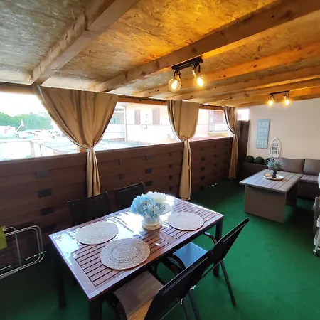 Apartman Seafront Luna *